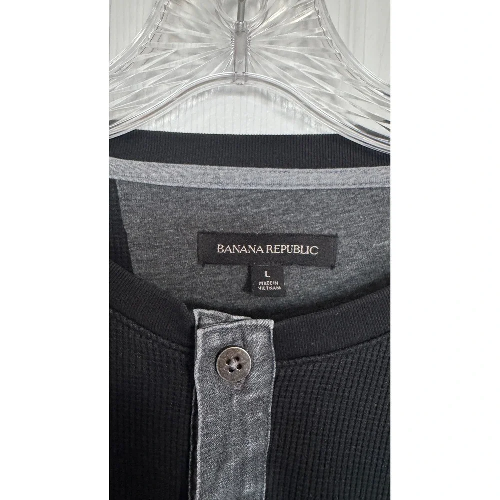 Banana Republic Mens Black Waffle Knit Henley Long Sleeve Grey Shoulder Patch L